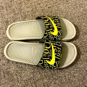 Men’s Nike slides - Good Condition
